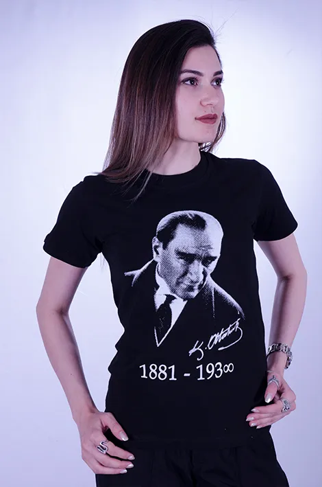 Adana gıda ve hizmet sektörü ekipleri için Atatürk portreli baskılı tişört — İlke Tekstil Denizli üretimi
