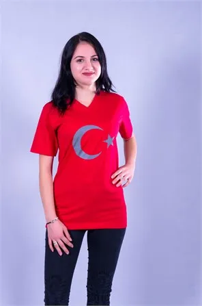 Adana kurumsal ve toplu sipariş ekipleri için 29 Ekim Cumhuriyet baskılı tişört — İlke Tekstil Denizli üretimi