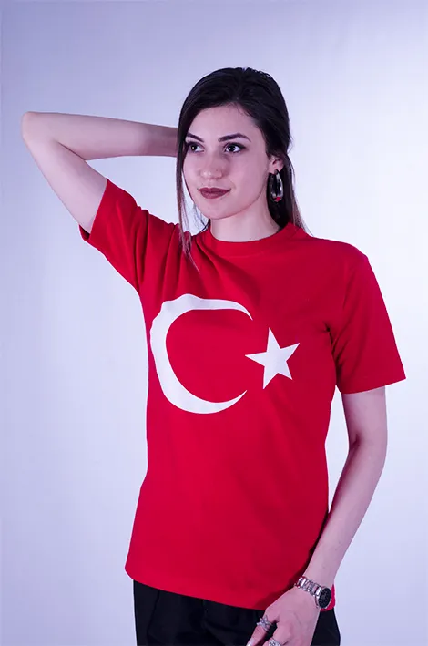 Ankara kurumsal ve toplu sipariş ekipleri için okul töreni baskılı tişört — İlke Tekstil Denizli üretimi