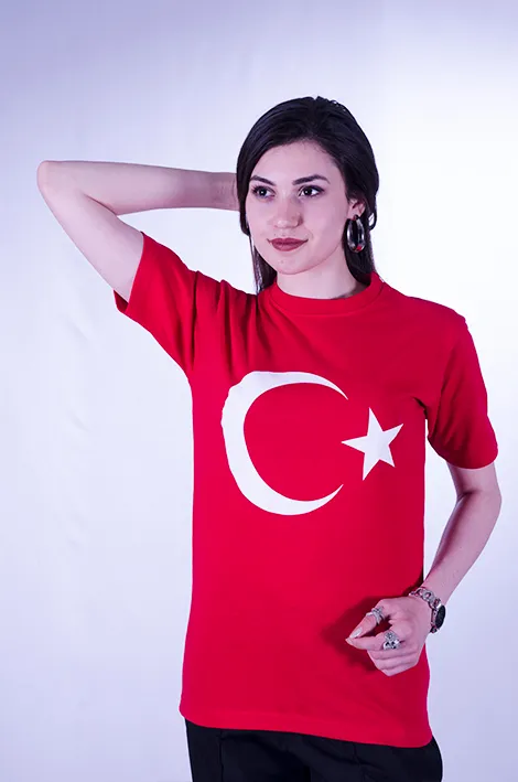 Diyarbakır kurumsal ve toplu sipariş ekipleri için milli gün baskılı tişört — İlke Tekstil Denizli üretimi