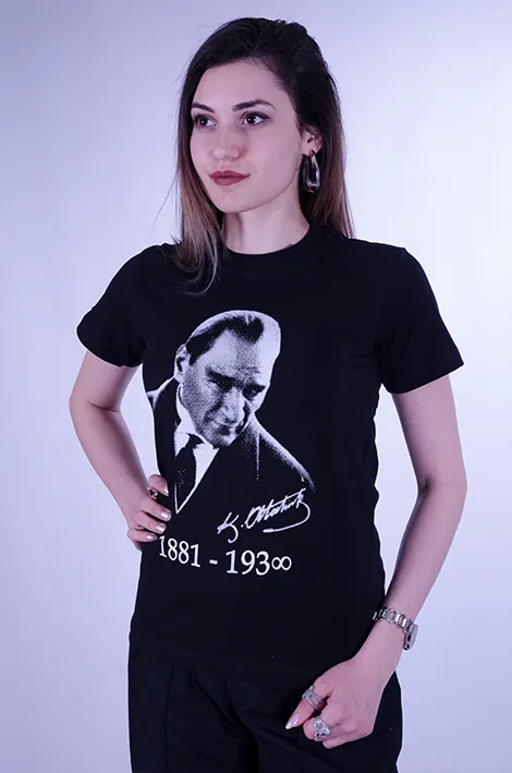 Mersin gıda ve hizmet sektörü ekipleri için Atatürk portreli baskılı tişört — İlke Tekstil Denizli üretimi